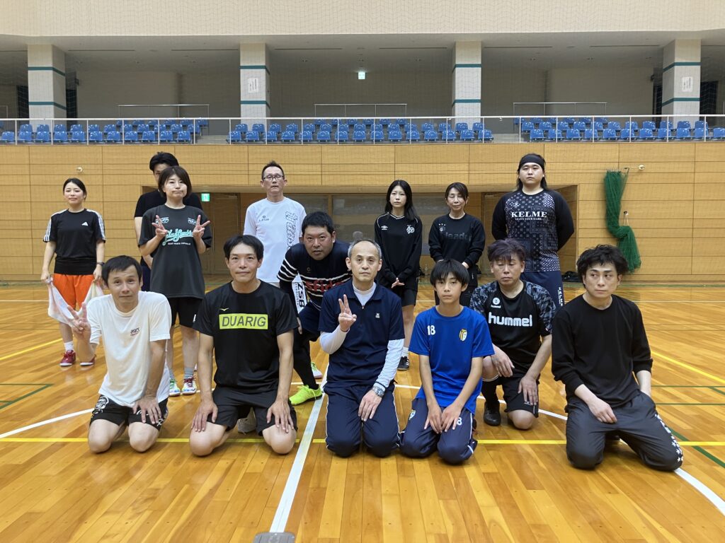 愛知県愛西市で開催した初心者・女性歓迎のフットサル教室「愛西教室」の参加者集合写真