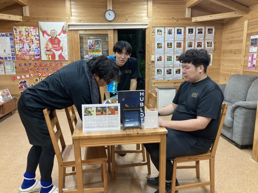 三重県桑名市の三重フットサルクラブで開催した金曜初心者・久々プレー教室参加者の写真