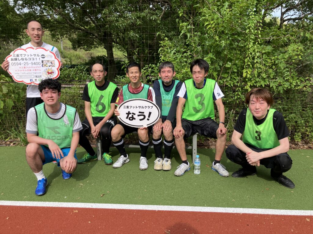 三重県桑名市の三重フットサルクラブで開催したO-30フットサルCUPにご参加いただいたチームの写真