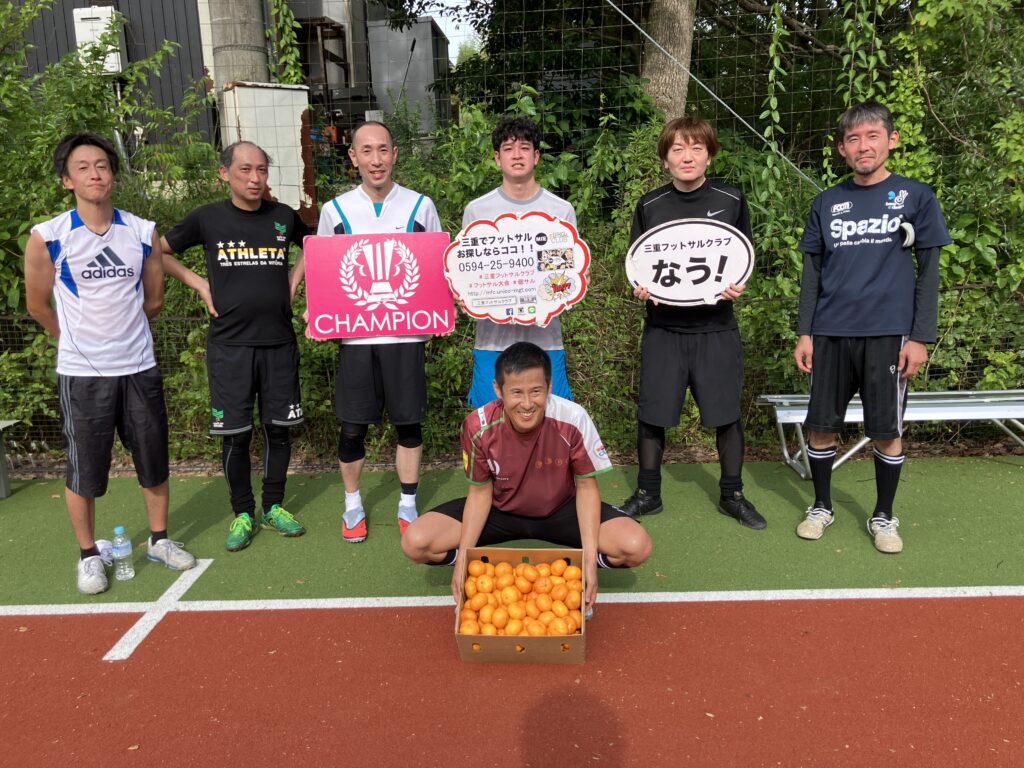 三重県桑名市の三重フットサルクラブで開催したO-30フットサルCUPにご参加いただいたチームの写真
