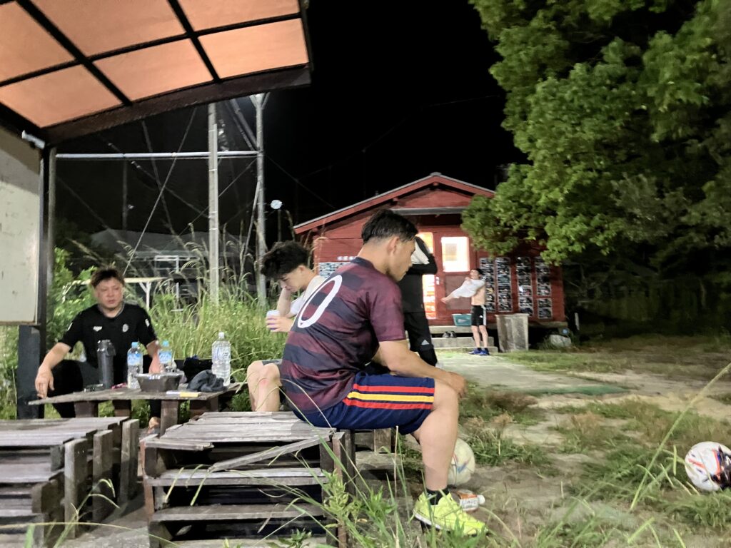 三重県桑名市の三重フットサルクラブで開催した月曜個サル参加者の写真