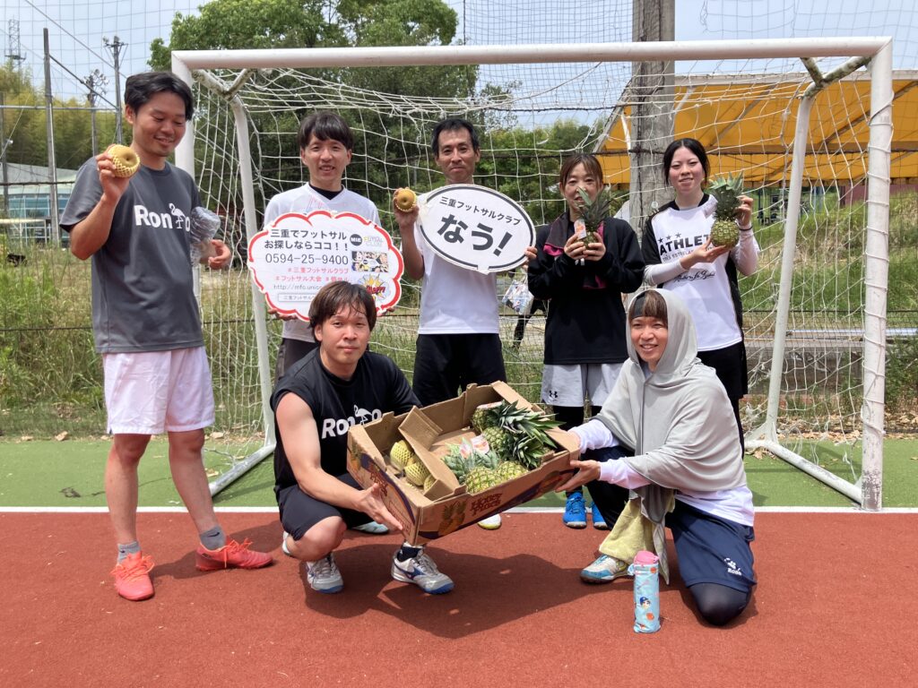 三重県桑名市の三重フットサルクラブで開催した男女ミックスCUPにご参加いただいたチームの写真