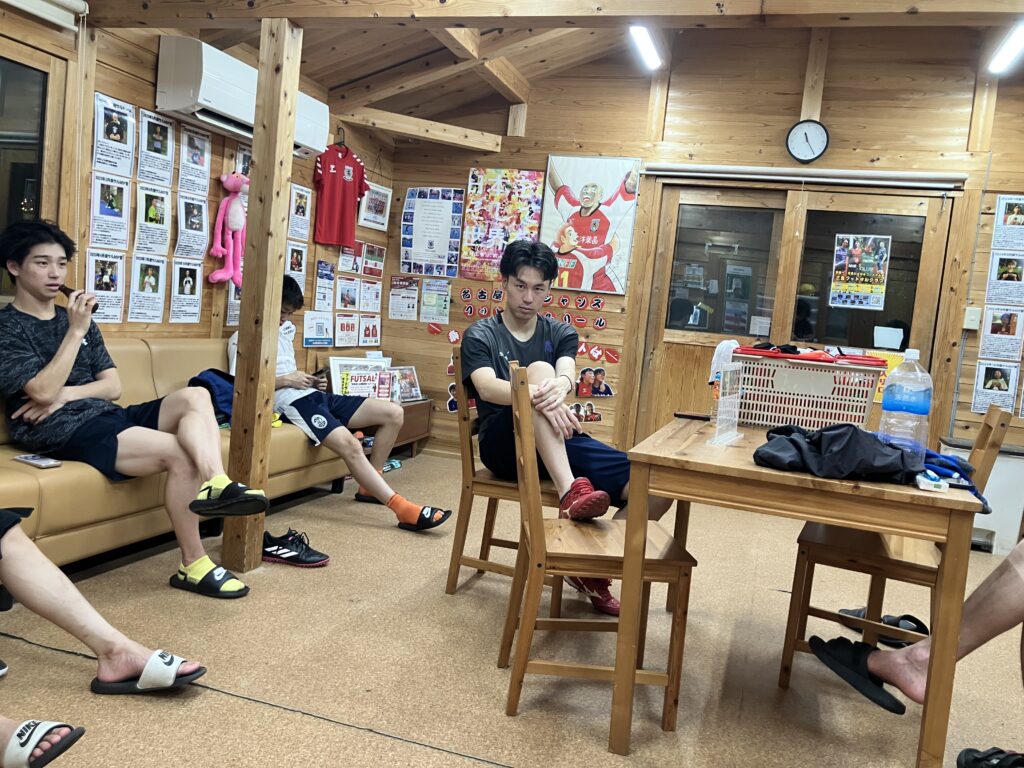 三重県桑名市の三重フットサルクラブで開催した土曜個サル参加者の写真