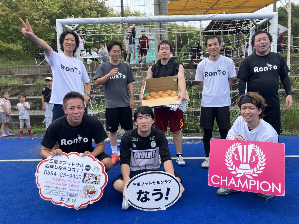 三重県桑名市の三重フットサルクラブで開催したO-30フットサルCUPにご参加いただいたチームの写真