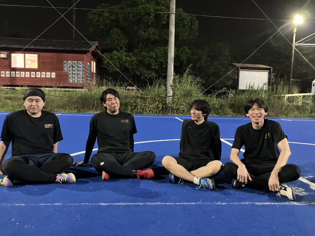 三重県桑名市の三重フットサルクラブで開催した金曜初心者・久々プレー教室参加者の写真