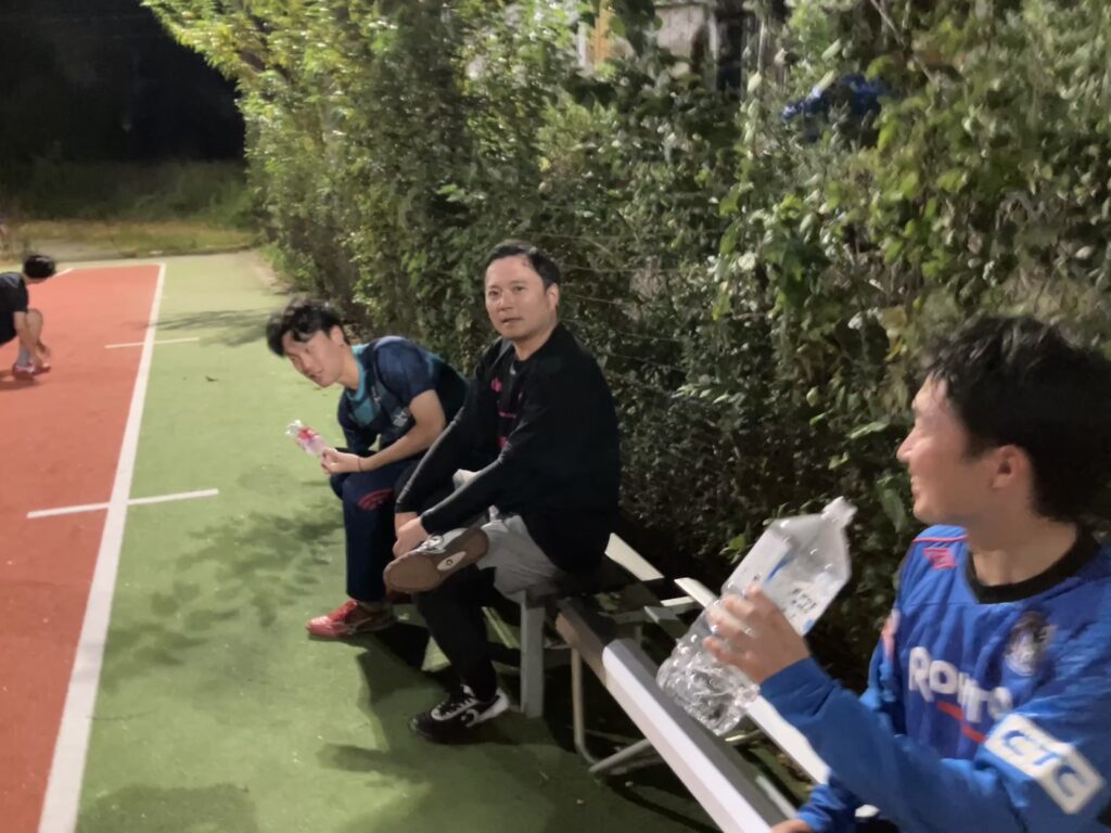 三重県桑名市の三重フットサルクラブで開催した月曜個サル参加者の写真