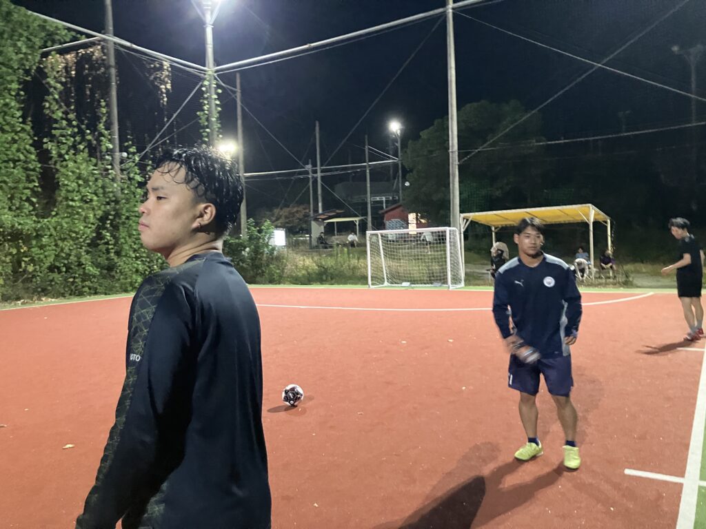 三重県桑名市の三重フットサルクラブで開催した月曜個サル参加者の写真